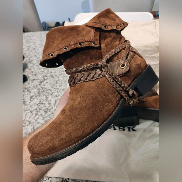 Trask Naomi Brown Suede Boots New With individual Bag - Picture 2 of 13